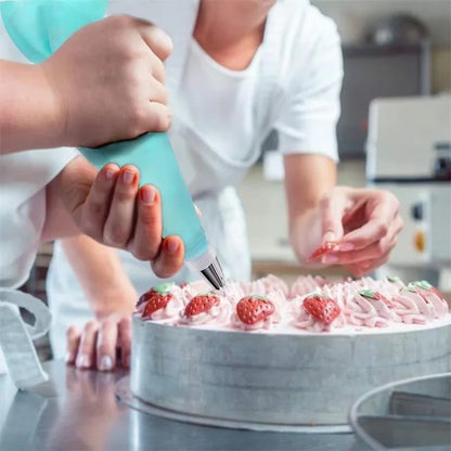 Set Aus Silikon-Spritzbeuteln Und Spitzen Für Kuchen, Diy-Dekorationsset Mit Edelstahldüse, Wiederverwendbares Backwerkzeug Aus Silikon Für Gebäck